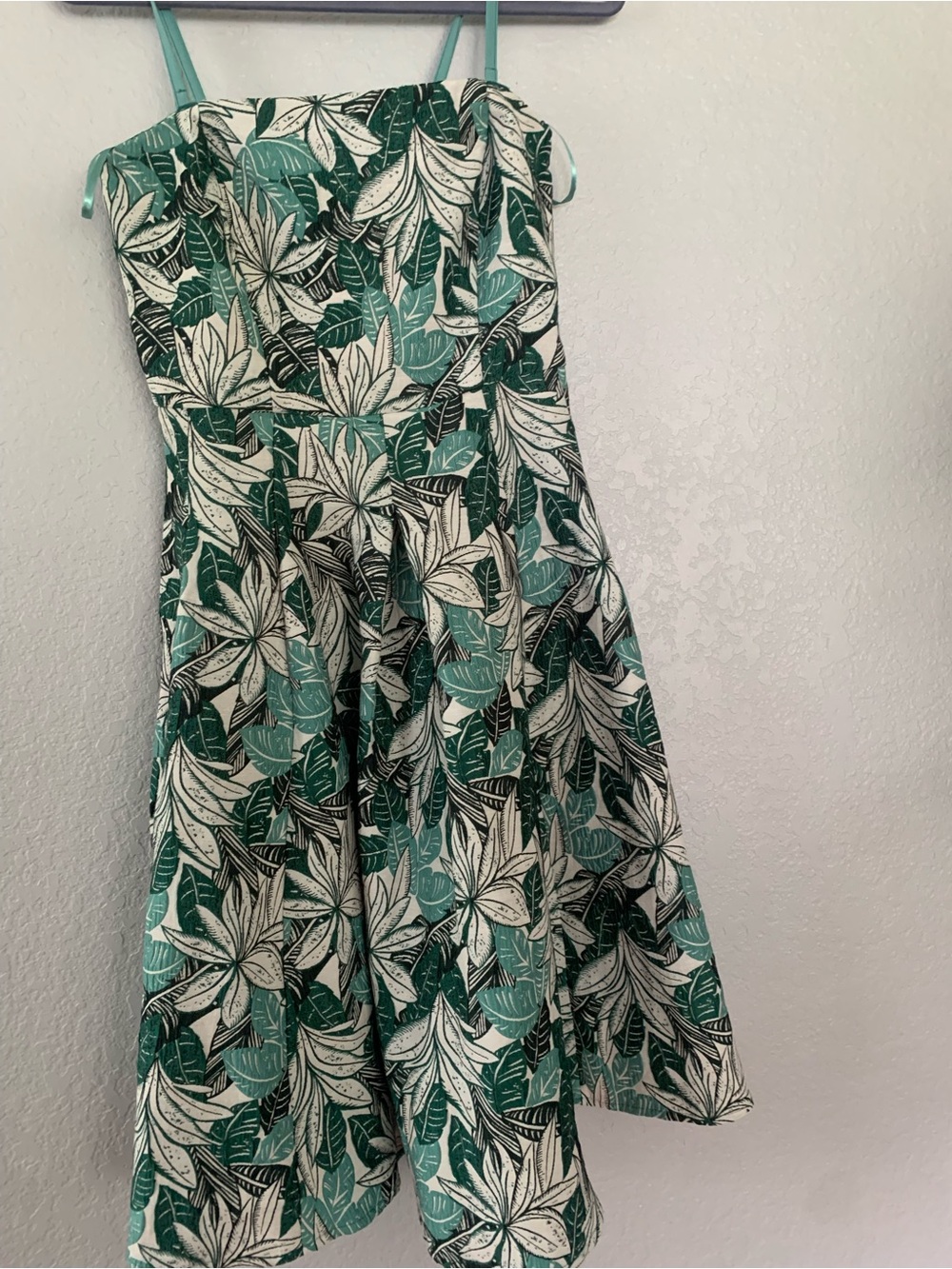 eva mendes for New York & Company Green and White Tropical Leaf Sundress